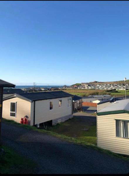 A la foto es mostra l'objecte Experience Coastal Bliss in Our Modern 2019 Sea Viev 2 Bedroom static caravan at Clarach Bay Holiday Village! situat a la ciutat de Aberystwyth.