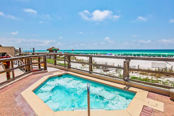 A la foto es mostra l'objecte Sundestin Beach Resort situat a la ciutat de Destin.