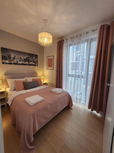 Premium Spire Apartment +parking, Warsaw
