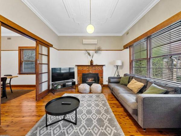 A la foto es mostra l'objecte 'YANALEN COTTAGE' situat a la ciutat de Gapstead.