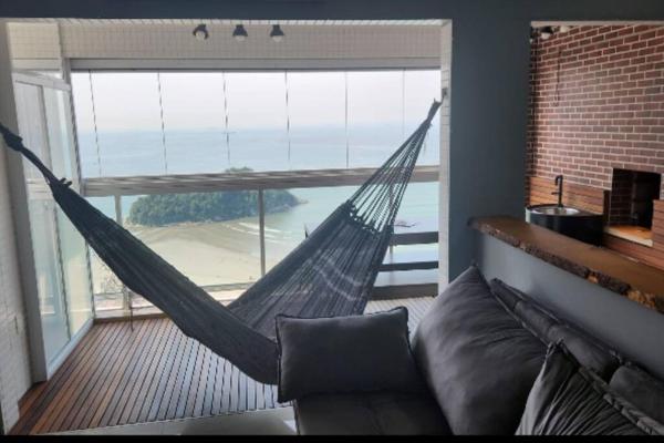 A la foto es mostra l'objecte Apto em Santos Jose Menino 32 andar com vista Ilha lazer de Condomínio Clube com duas garagens demarcadas e livres situat a la ciutat de Santos.