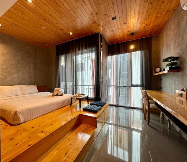 A la foto es mostra l'objecte Niran NaiHarn, Serene Studio Retreat, Relife Windy situat a la ciutat de Rawai Beach.