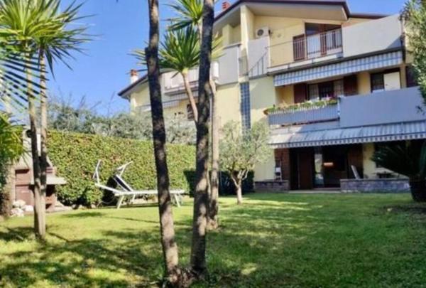 Στη φωτογραφία φαίνεται το αντικείμενο Casa tre Palme που βρίσκεται στην πόλη Λατζίζε.