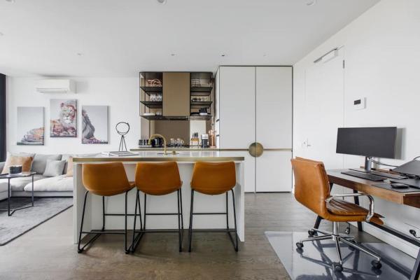A la foto es mostra l'objecte 'The Inner Circle' Serene Balcony Abode on Cambridge situat a la ciutat de Melbourne.