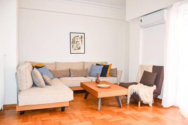 Spacious Modern Apartment in Pagkrati, Athens
