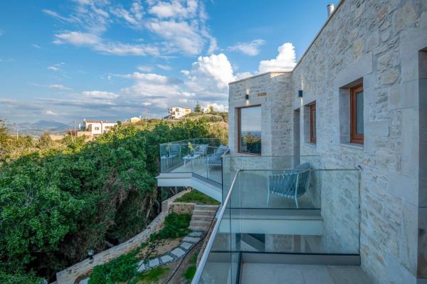 A la foto es mostra l'objecte Maroulas Natura Palace situat a la ciutat de Giannoudi.