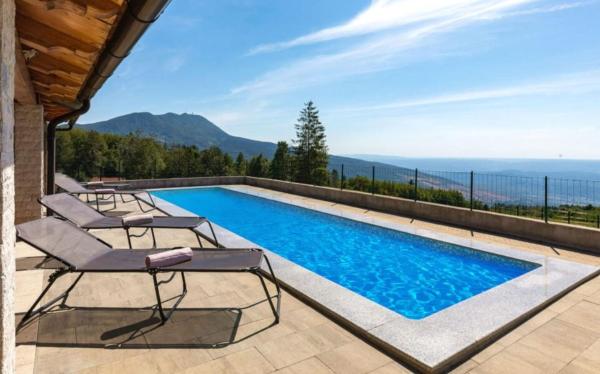 A la foto es mostra l'objecte Učka nature park mountain hideway robinson house Matić with pool situat a la ciutat de Vela Učka.
