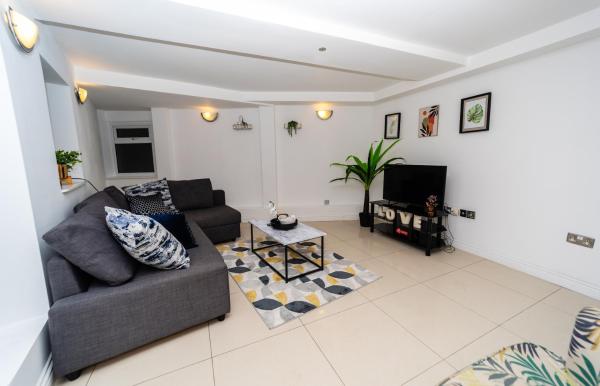 Foto 1: Spacious Flat with Patio & Parking in city centre