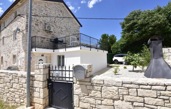 På billedet ses objektet Apartments with swimming pools Vilanija, Umag - 22647 beliggende i byen Umag.