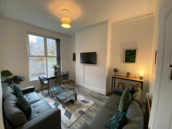 Huge 7 Bed Home For Groups, Liverpool