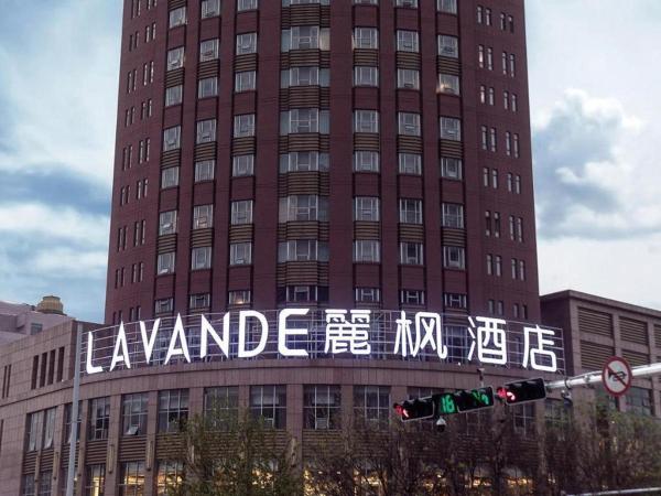 På bildet vises objektet Lavande Hotel·Jining Party School Building som ligger i byen Jiaxiang.