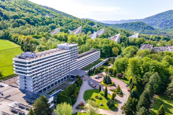 La photo montre l'objet Sanatorium Równica situé dans la ville de Ustroń.