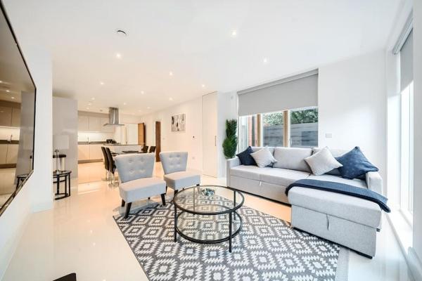 Amazing 3 Bedroom Flat In The Heart Of Wimbledon - Epsom