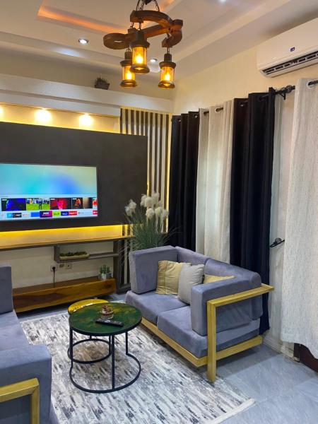 照片显示了位于Cocotomey市的Emefa Room1物件。