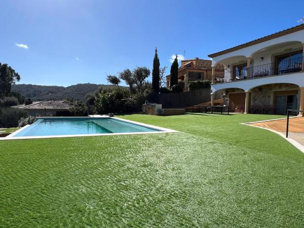 På bildet vises objektet Casa Mas Cabañas con piscina infinita con playa som ligger i byen Calonge.