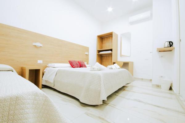 Na zdjęciu widoczny jest obiekt Light położony w mieście Neapol.