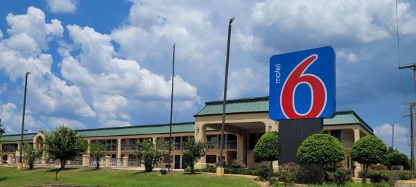 A la foto es mostra l'objecte Motel 6 Jackson MS Southwest situat a la ciutat de Raymond.