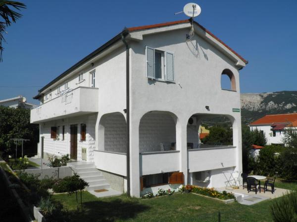 På bildet vises objektet Apartments with parking space Baska, Krk - 22662 som ligger i byen Baška.