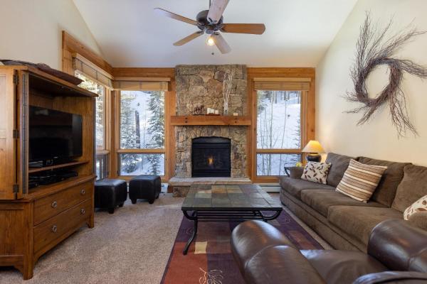 A la foto es mostra l'objecte 6533 Settlers Creek townhouse situat a la ciutat de Keystone.