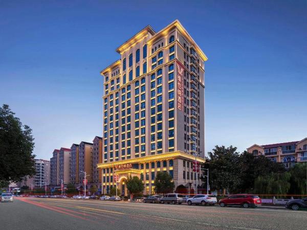 写真にはXinyang市にあるVienna Hotel Henan Xinyang East Zone of Central Hospitalが写っています。