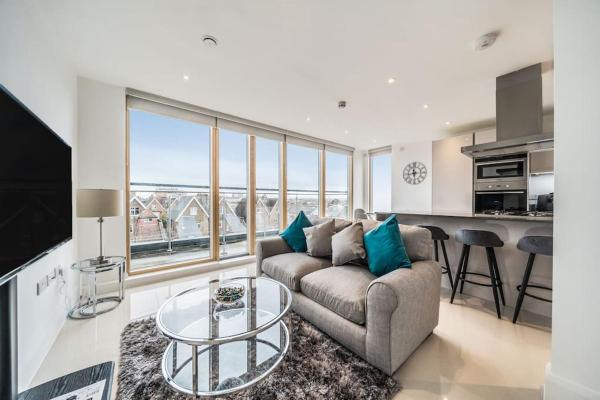 Amazing One bedroom Penthouse in Wimbledon, London