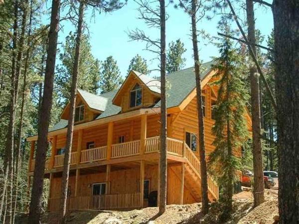 The photo shows the Arrow Lodge located in the city of Lead.