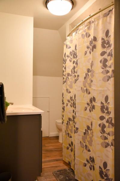 Foto 2: Unwind in a Bright Comfortable Apartment for 3