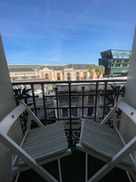A la foto es mostra l'objecte Refait à neuf Mars 2026 - Cosy studio en face de la gare situat a la ciutat de Niça.