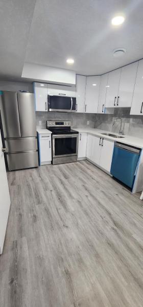 A la foto es mostra l'objecte Cozy One bedroom BSMT Apartment situat a la ciutat de Edmonton.