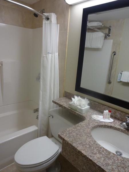 Foto 2: Ramada by Wyndham Staten Island
