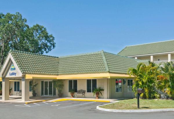 Auf dem Foto ist das Objekt Days Inn by Wyndham Port Charlotte Town Center in der Stadt Murdock zu sehen.