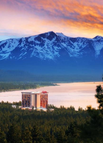 A la foto es mostra l'objecte Bally's Lake Tahoe Casino Resort situat a la ciutat de Stateline.