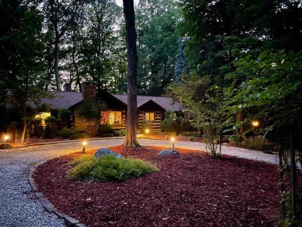 Log Cabin - Natures Oasis - Fire Pit & Gazebo, Cleveland
