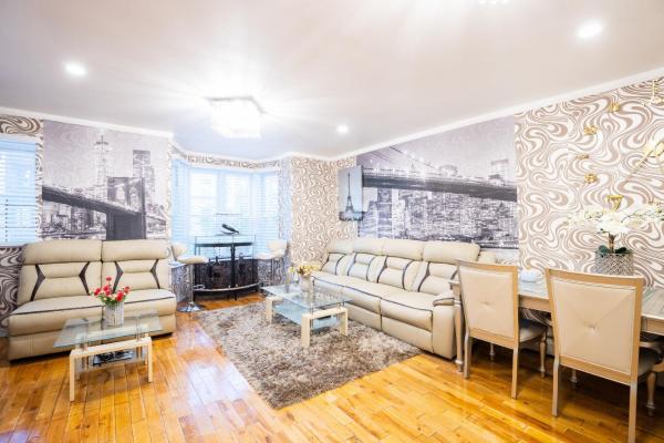 A la foto es mostra l'objecte NEW YORK CITY'S PRIME LOCATION situat a la ciutat de Brooklyn.