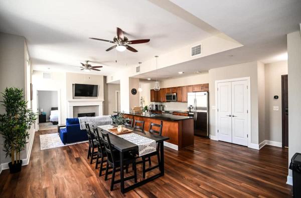 DOWNTOWN SQ Stadium Clinic Casino and Lake, Cleveland