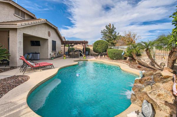 A la foto es mostra l'objecte Heated Pool, Gas Grill and Yard Phoenix Retreat! situat a la ciutat de Avondale.