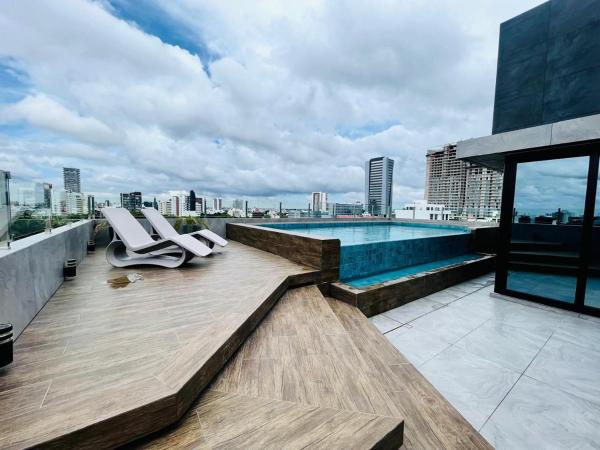 Phantom Departamento de Lujo a estrenar, Санта-Крус-де-ла-Сьерра