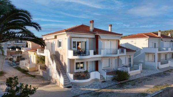 På billedet ses objektet Seaside House for 10 beliggende i byen Iria.