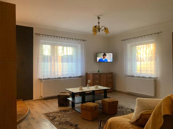 Auf dem Foto ist das Objekt APARTAMENT NAD JEZIORKIEM KĘTRZYŃSKIM in der Stadt Karolewo zu sehen.