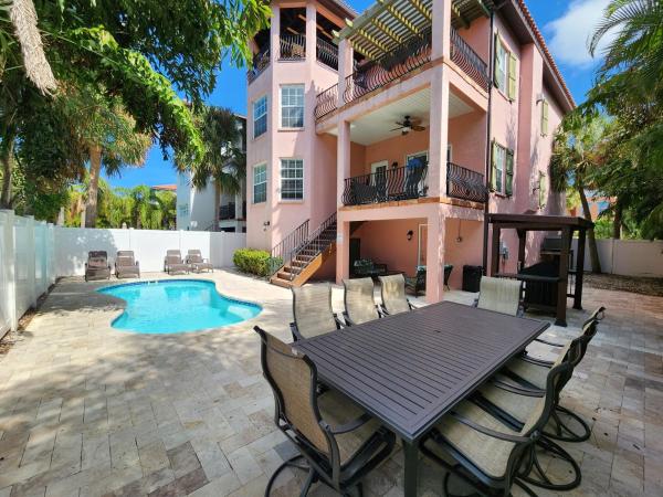 En la foto se muestra el objeto Sweet Home Anna Maria! Private pool home less than 5 min walk to beach! ubicado en la ciudad de Holmes Beach.