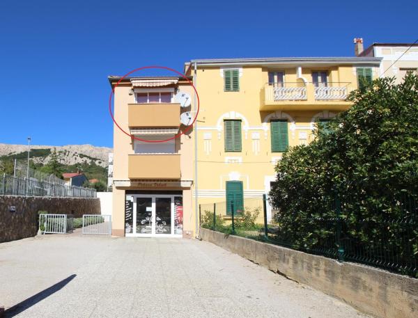 På bildet vises objektet Apartments by the sea Baska, Krk - 22699 som ligger i byen Baška.
