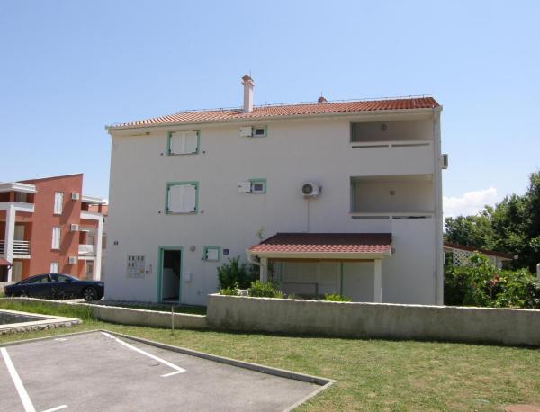 På bildet vises objektet Apartments with parking space Baska, Krk - 22713 som ligger i byen Baška.