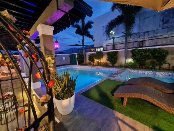 写真にはパンソル市にあるPalazzo 1 HotSpring,3Bedrooms 35to40pax, Pansol Calambaが写っています。