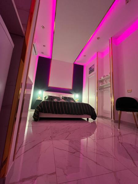 Regina House, Napoli