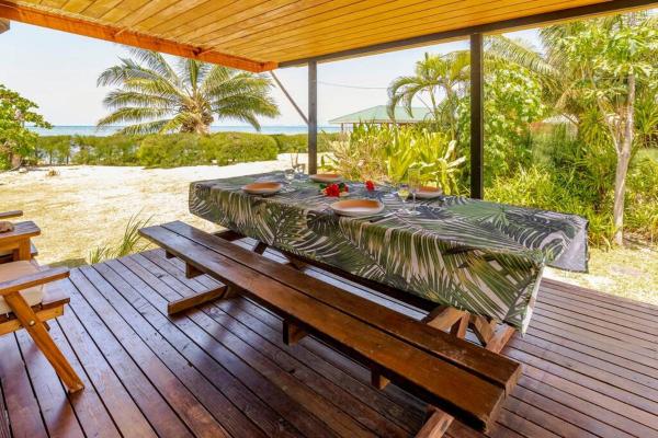 Na zdjęciu widoczny jest obiekt Bungalow Hiana - vue lagon avec plage privée położony w mieście Maatea.