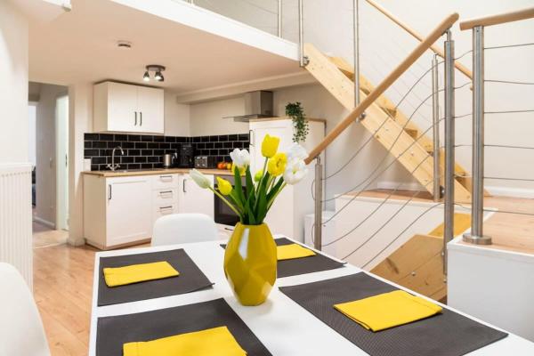 SPACIOUS Two BR plus AC plus SelfCheckIn, Berlin