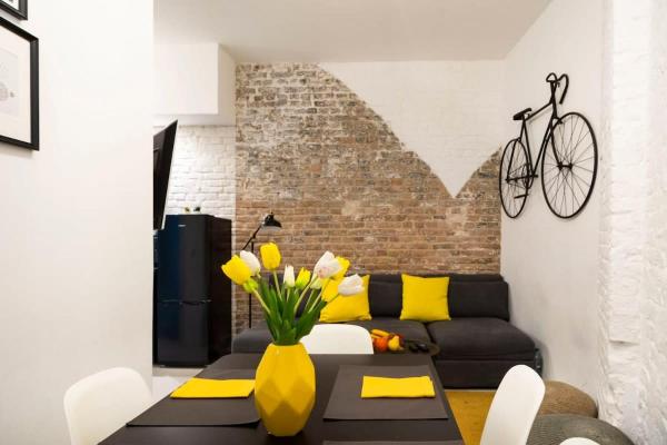 A la foto es mostra l'objecte Cosy Three BR Two BTH plus AC plus Self CheckIn plus Street Parking situat a la ciutat de Berlín.