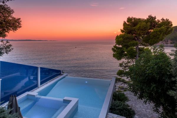 På billedet ses objektet Villa Moro: Beachfront Privacy beliggende i byen Trstenik.
