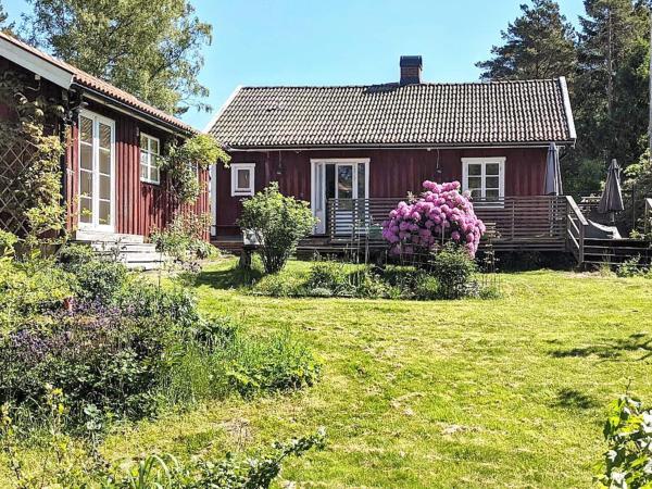 Na foto é possível ver o objeto 4 star holiday home in JÖRLANDA-By Traum localizado na cidade de Bräcketorp.