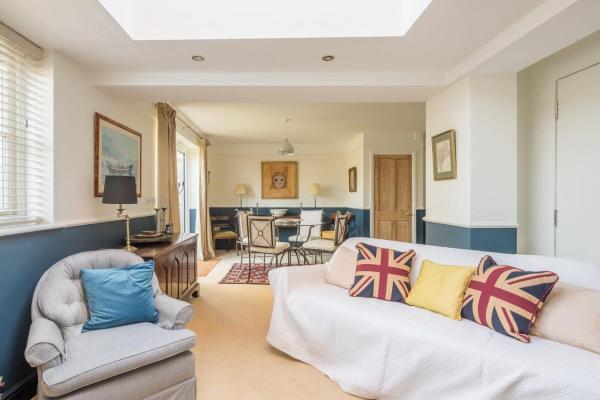 A la foto es mostra l'objecte Stunning 3 Bedroom Home with Terrace & Parking situat a la ciutat de Haslingfield.